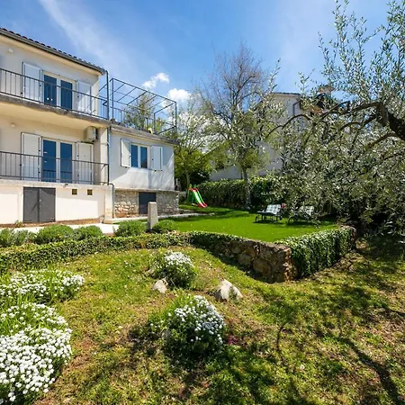 Olive Garden & Sunset View Apartment