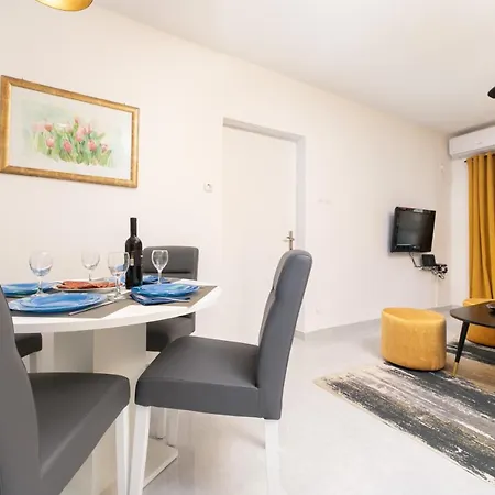 Olive Garden & Sunset View Apartment